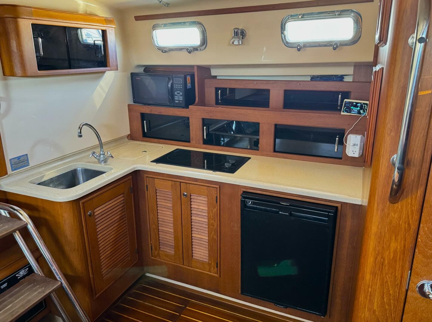 2004 Island Packet 360 Hardtop Express Cruiser — photo 14