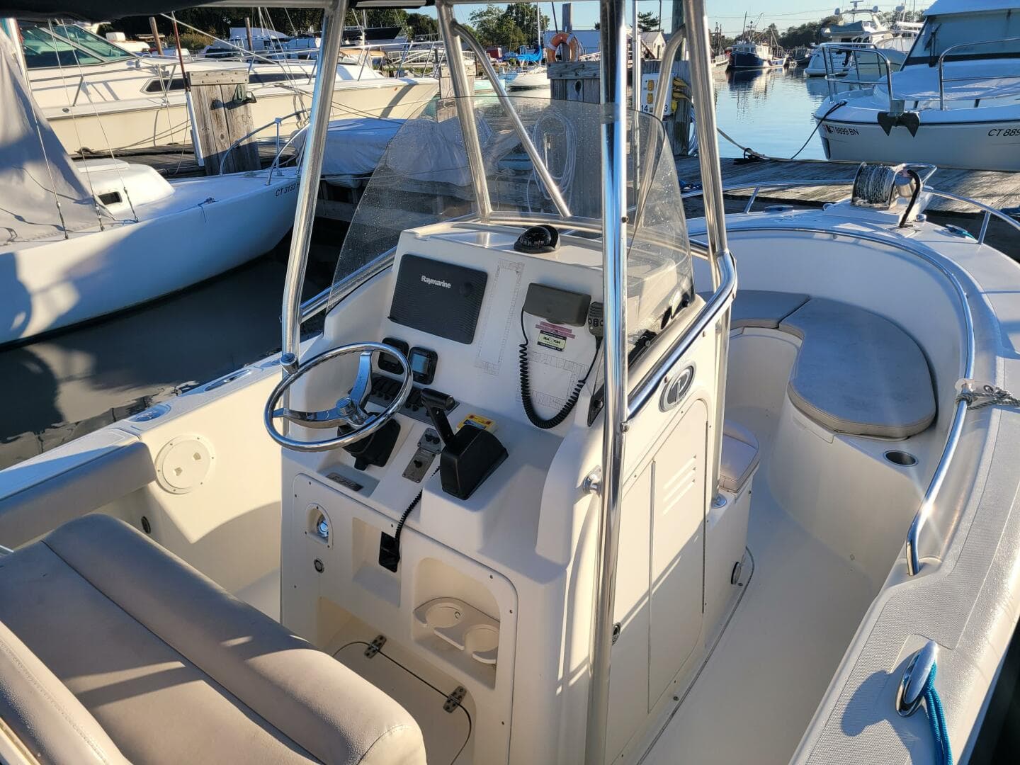 2008 Pursuit C 250 — photo 4