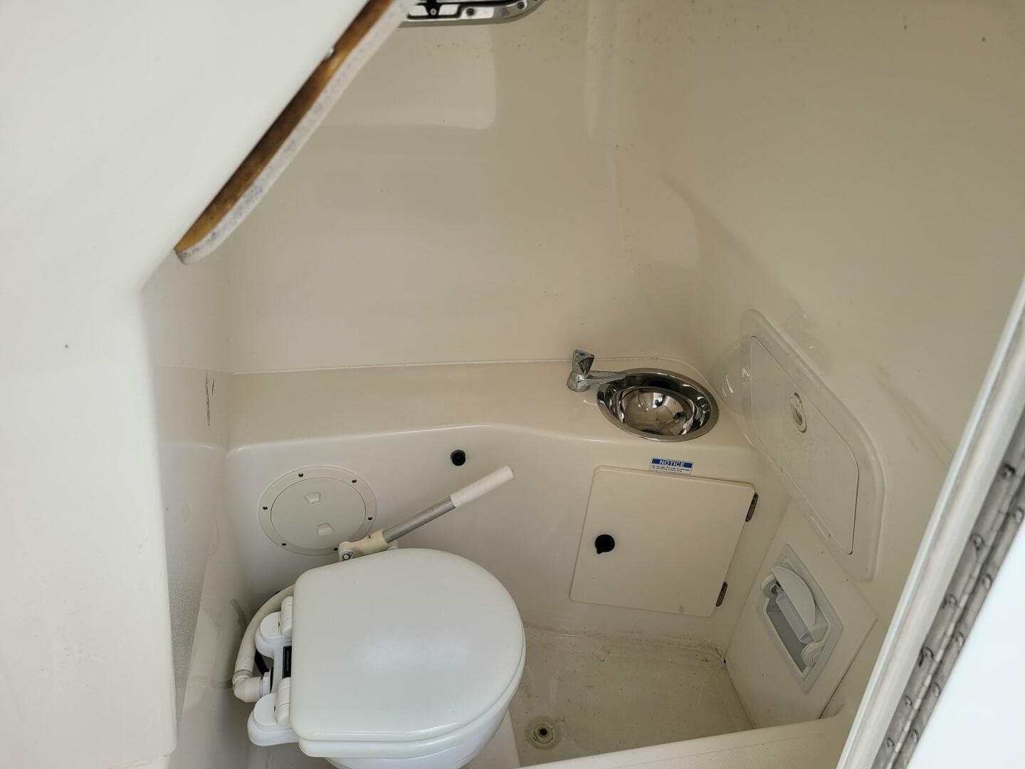 2008 Pursuit C 250 — photo 9