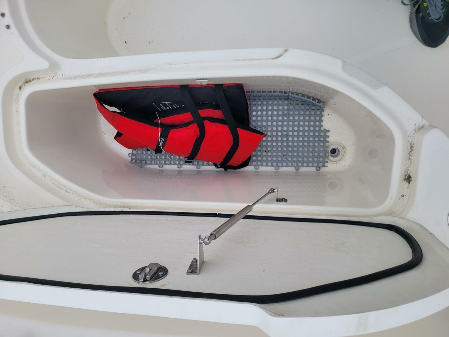 2008 Pursuit C 250 — photo 19