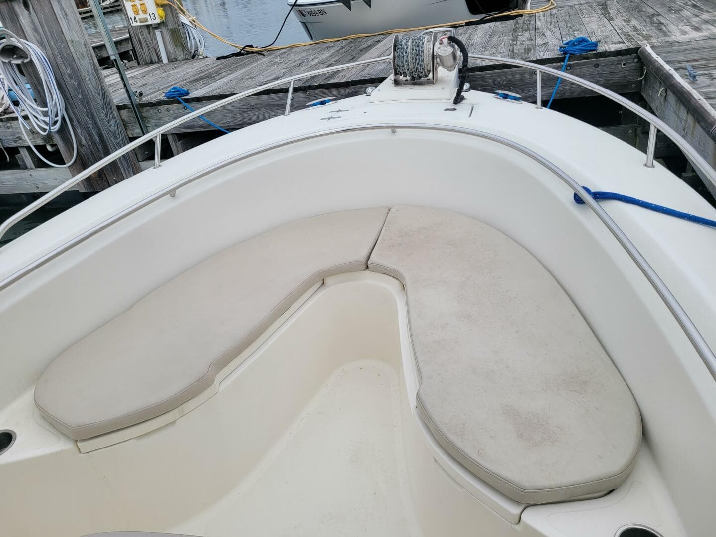 2008 Pursuit C 250 — photo 10