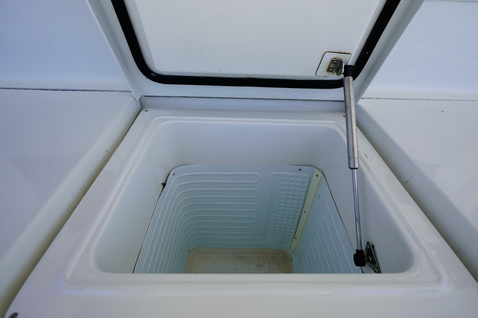 1994 Hatteras 46 Convertible — photo 28