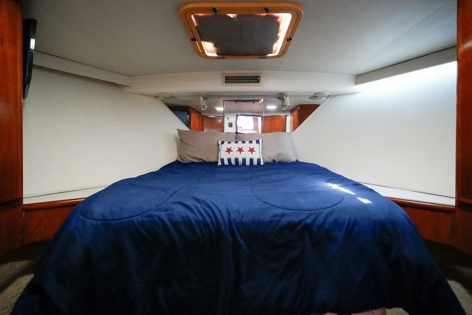 1994 Hatteras 46 Convertible — photo 11