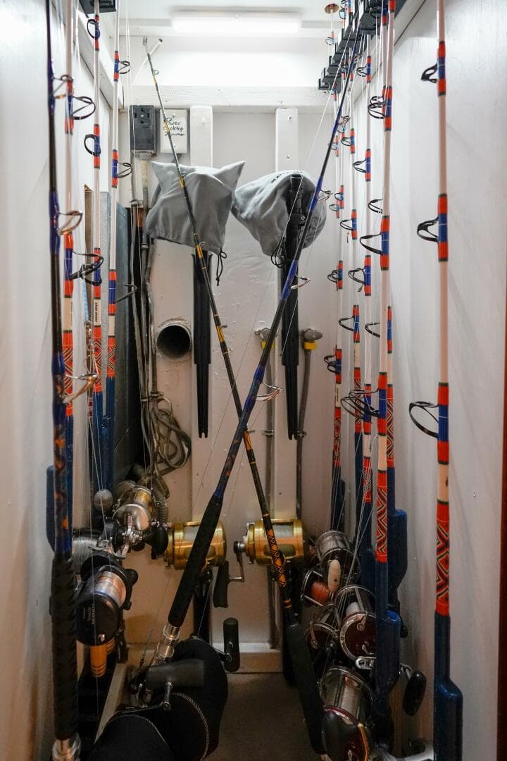 1994 Hatteras 46 Convertible — photo 22