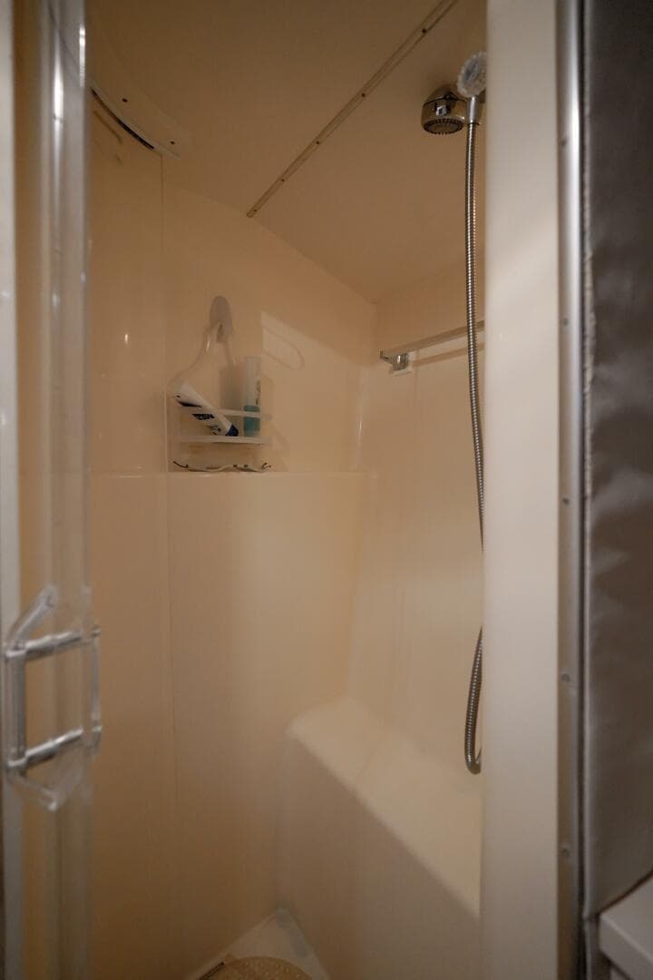 1994 Hatteras 46 Convertible — photo 15