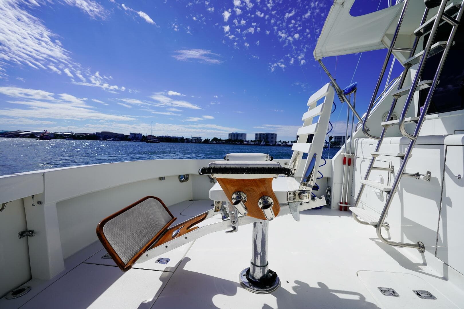 1994 Hatteras 46 Convertible — photo 3