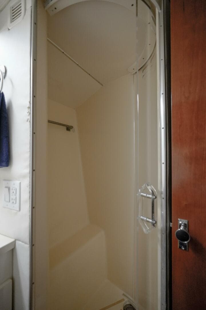 1994 Hatteras 46 Convertible — photo 20