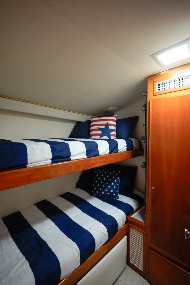 1994 Hatteras 46 Convertible — photo 18