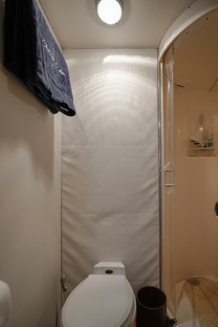 1994 Hatteras 46 Convertible — photo 14