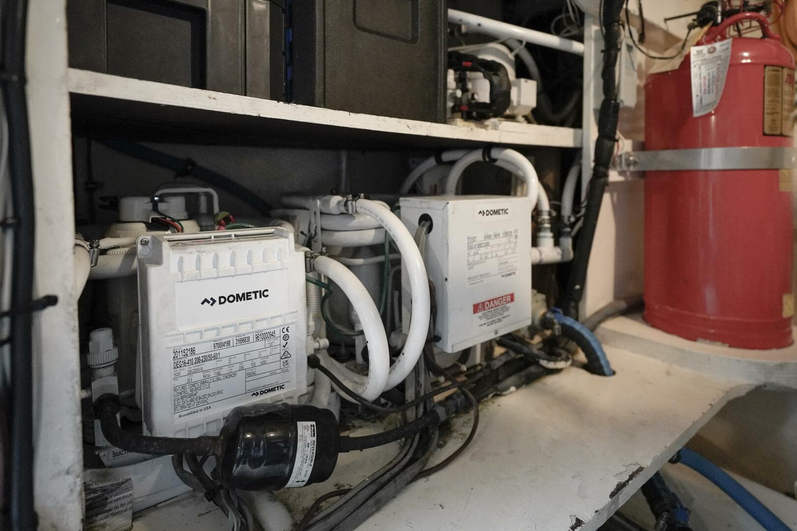 1994 Hatteras 46 Convertible — photo 36