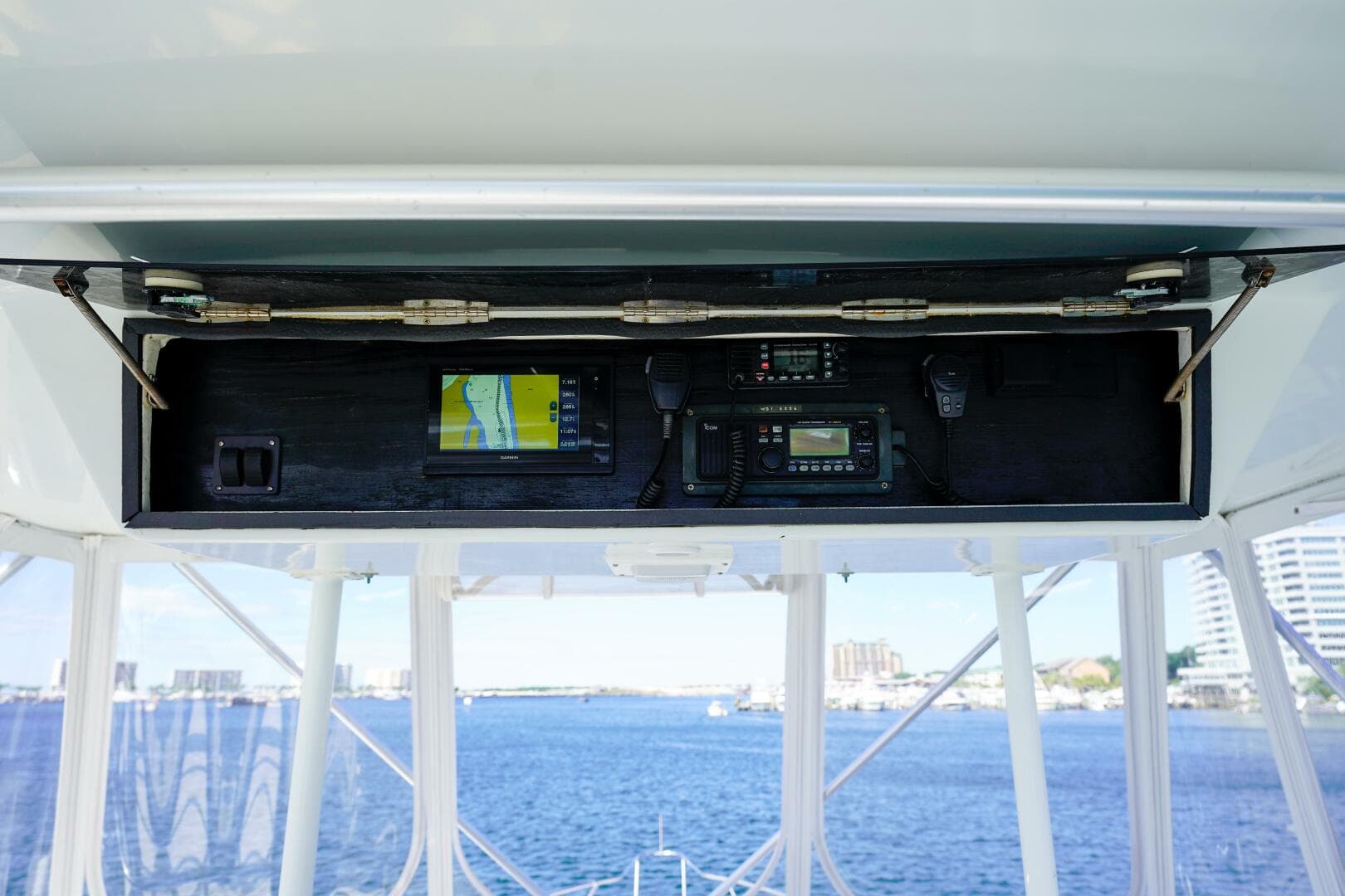 1994 Hatteras 46 Convertible — photo 25