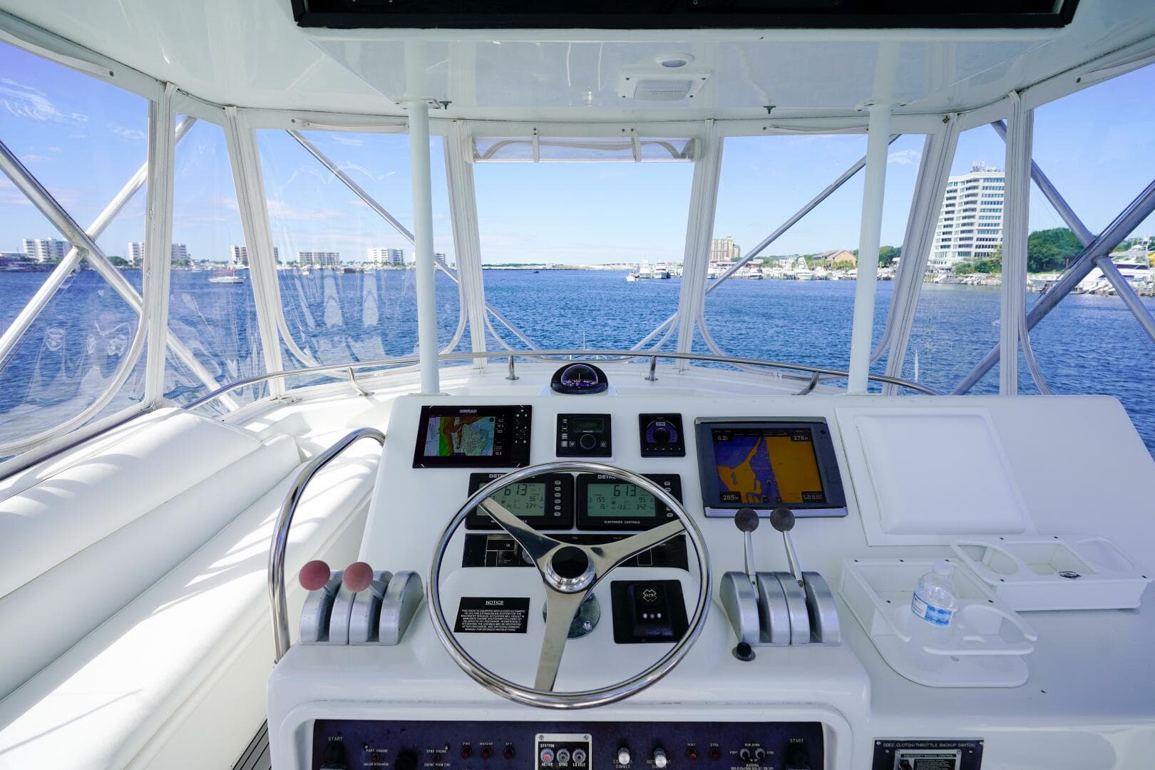 1994 Hatteras 46 Convertible — photo 2