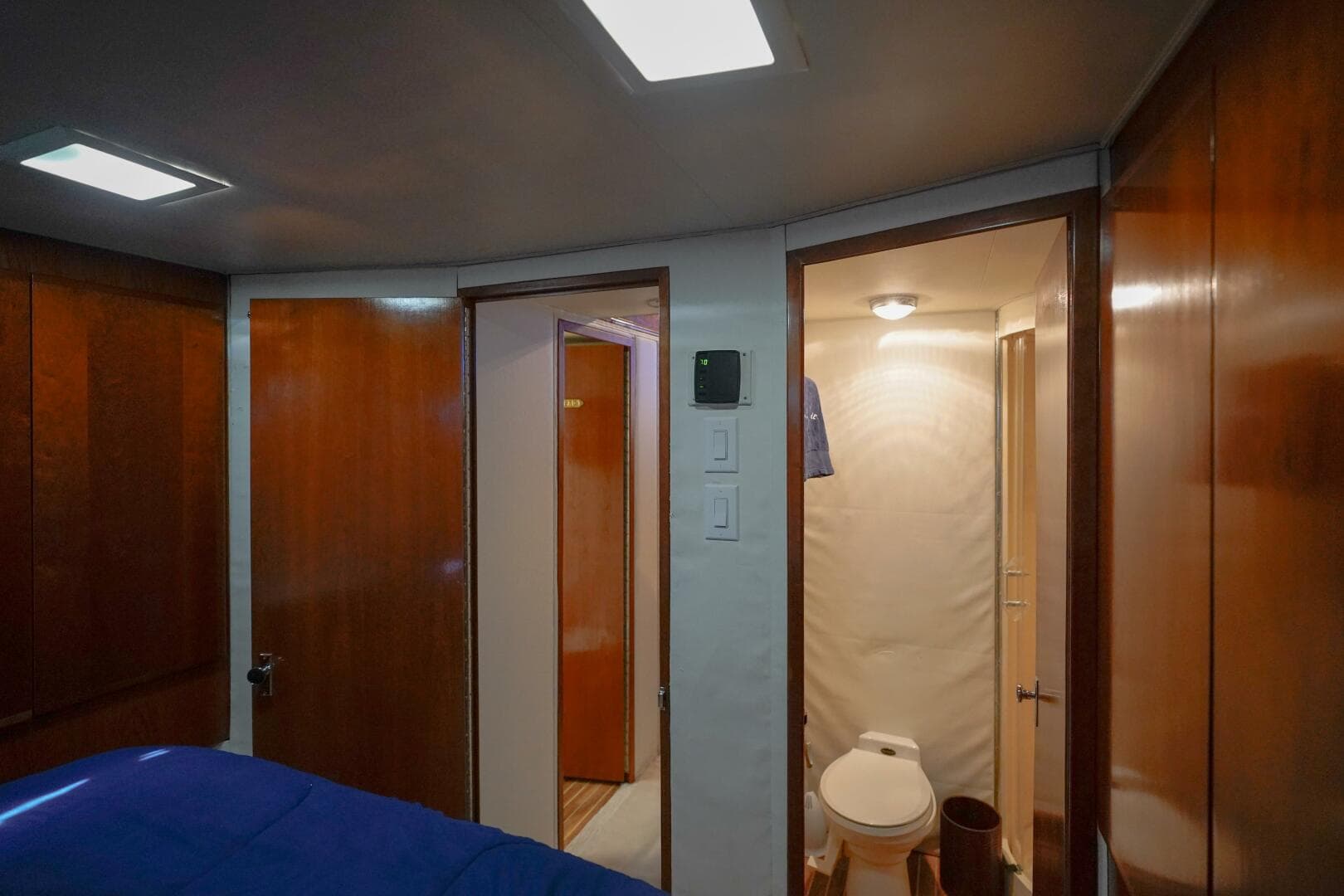 1994 Hatteras 46 Convertible — photo 12