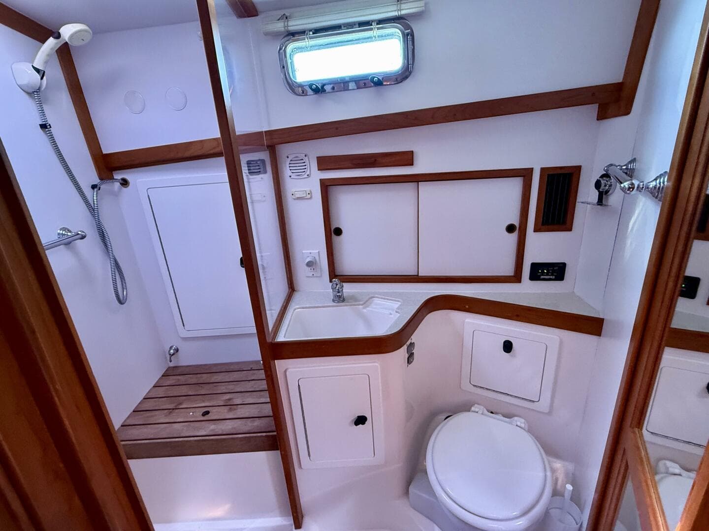 2006 Sabre 42 Sedan — photo 33