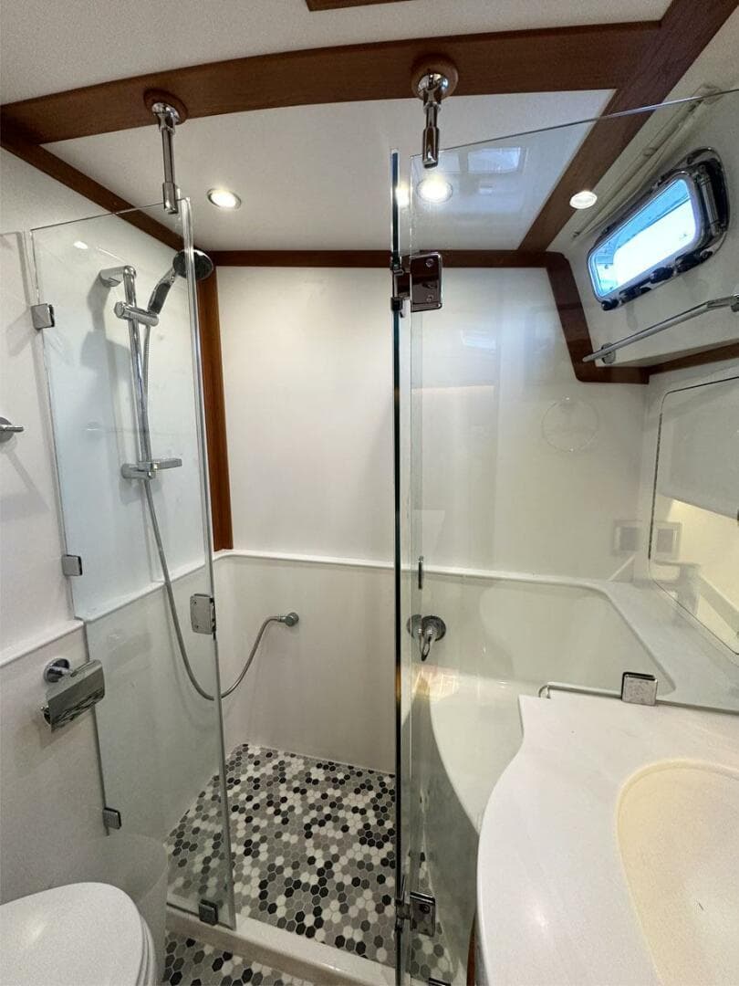 2018 Sabre 48 Flybridge Sedan — photo 21