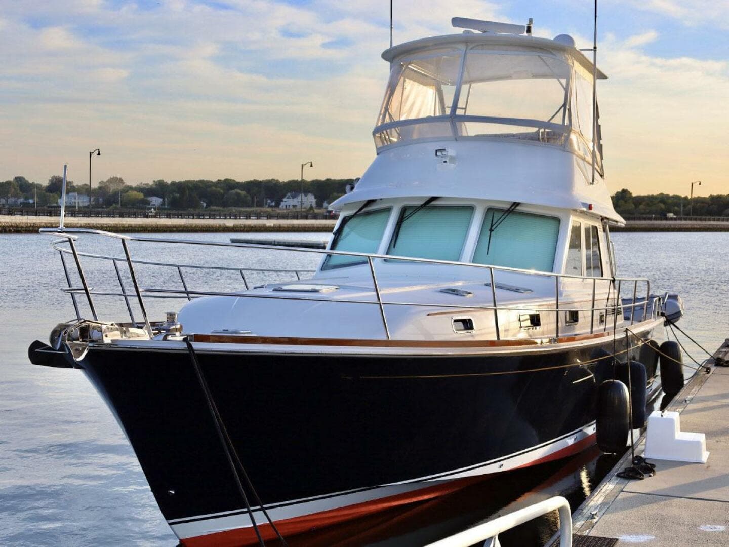 2018 Sabre 48 Flybridge Sedan — photo 2