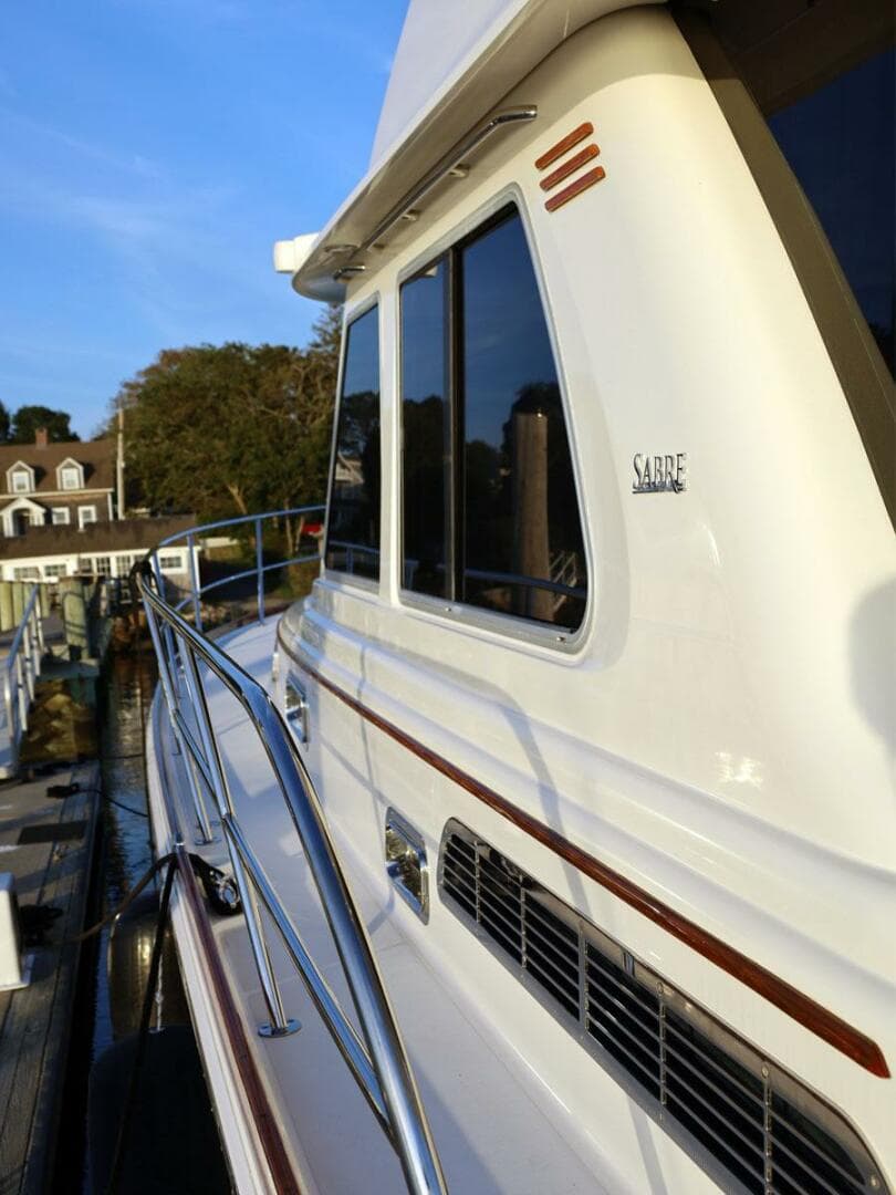 2018 Sabre 48 Flybridge Sedan — photo 5