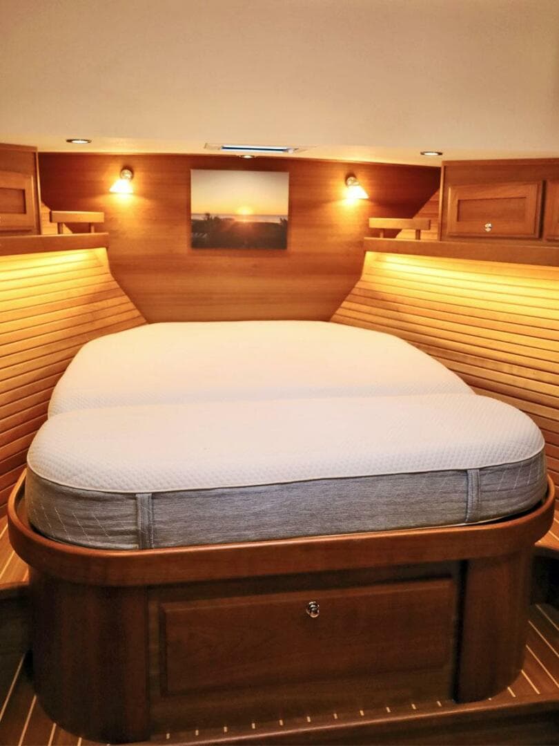 2018 Sabre 48 Flybridge Sedan — photo 23