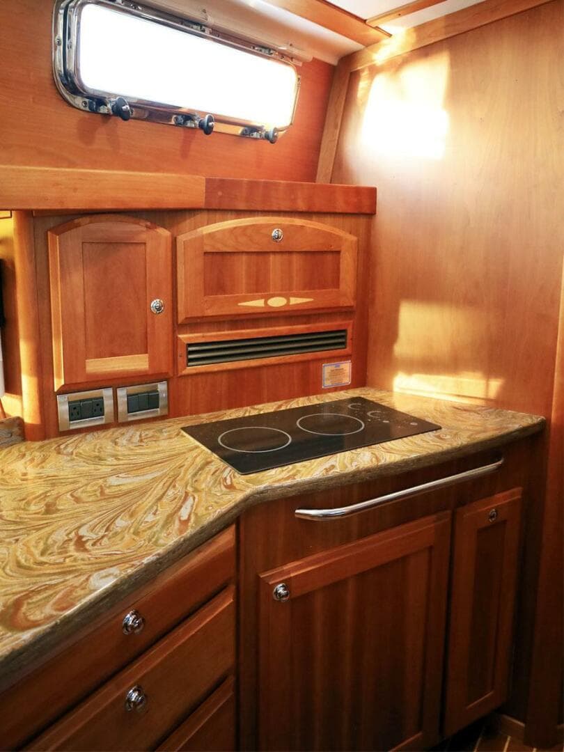 2018 Sabre 48 Flybridge Sedan — photo 14