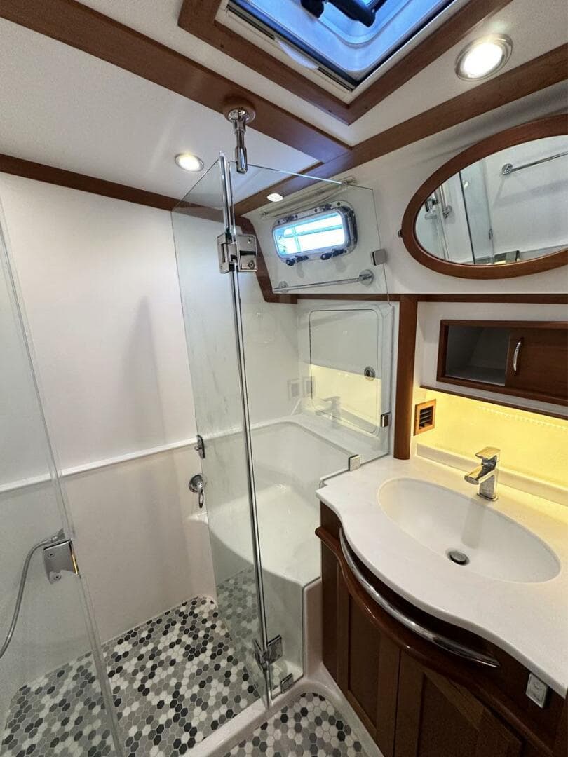 2018 Sabre 48 Flybridge Sedan — photo 20