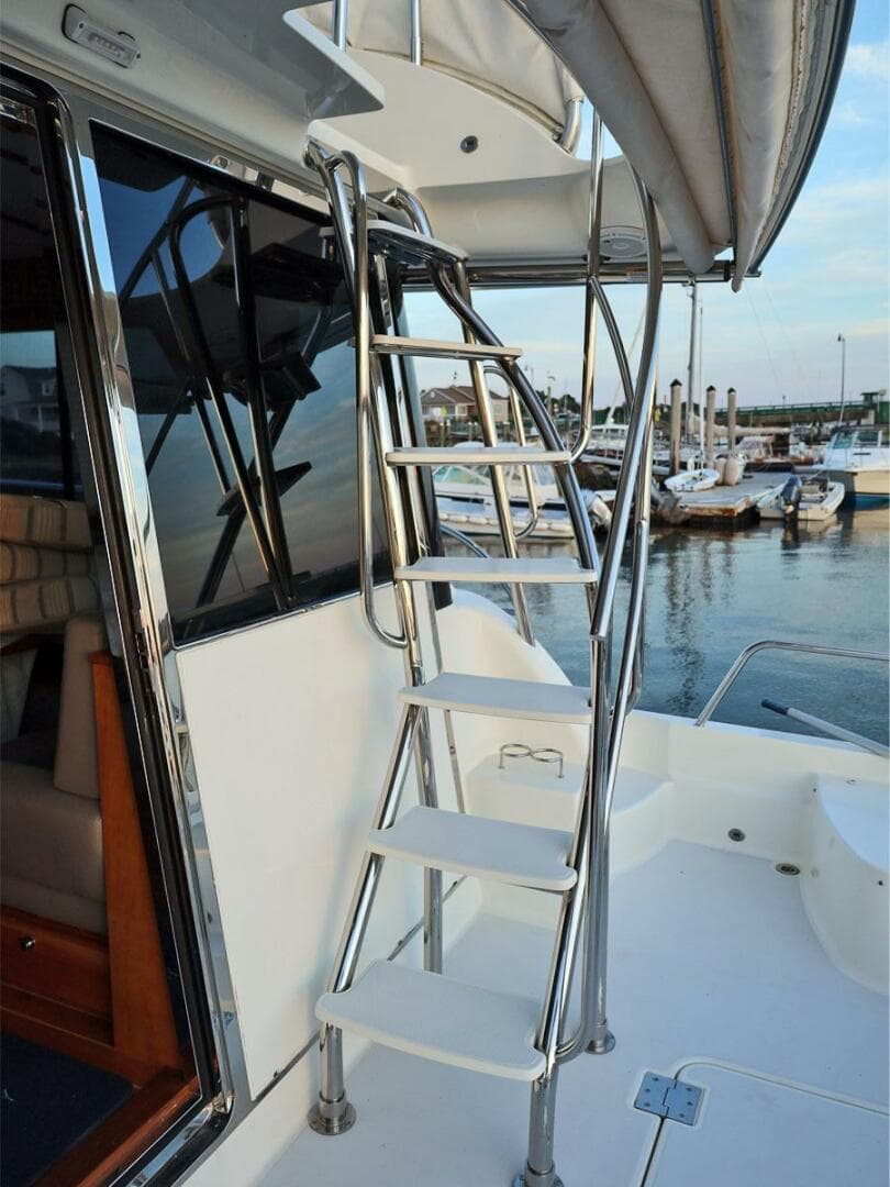 2018 Sabre 48 Flybridge Sedan — photo 6