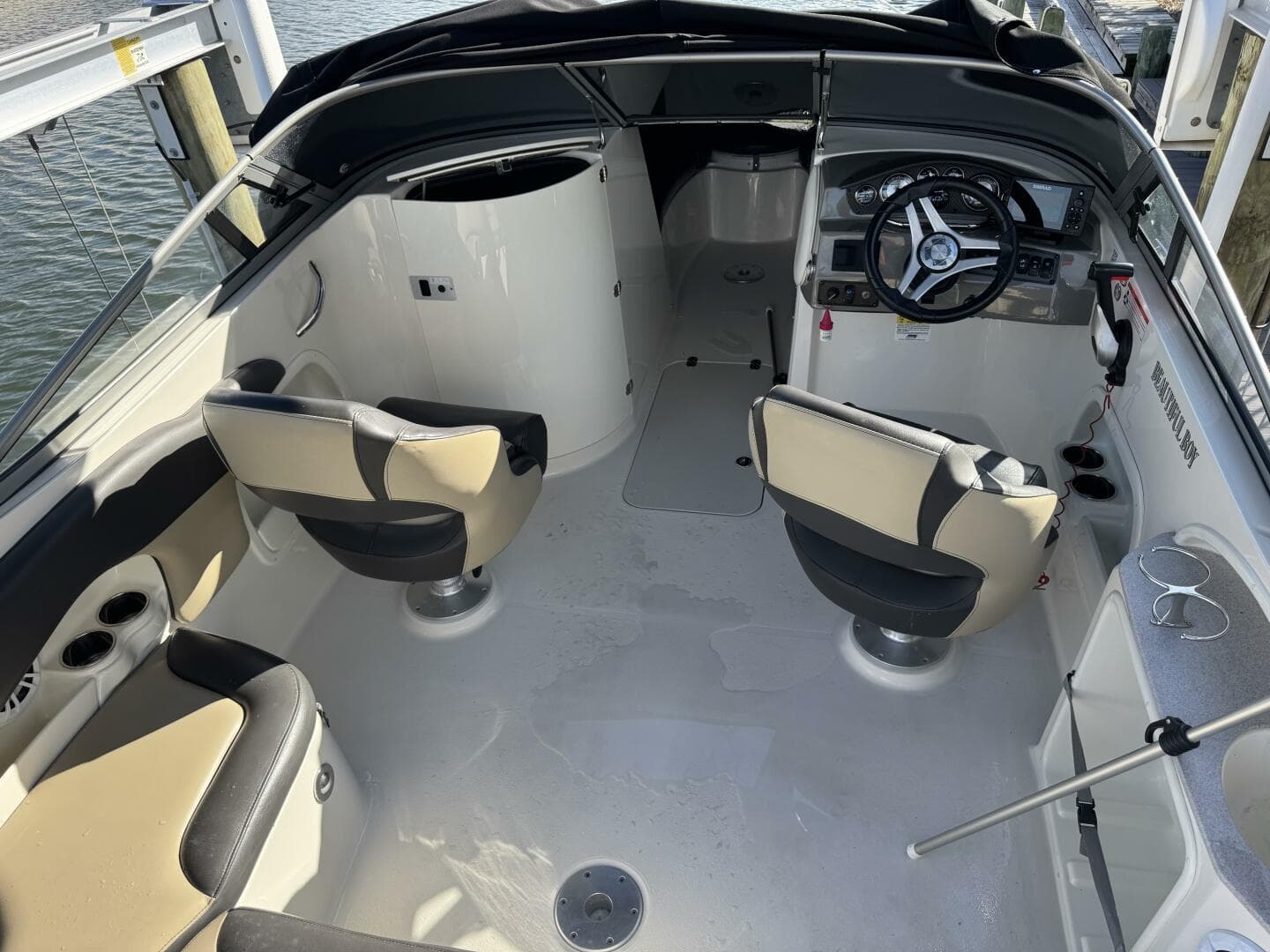2019 Stingray 234 Lr — photo 11