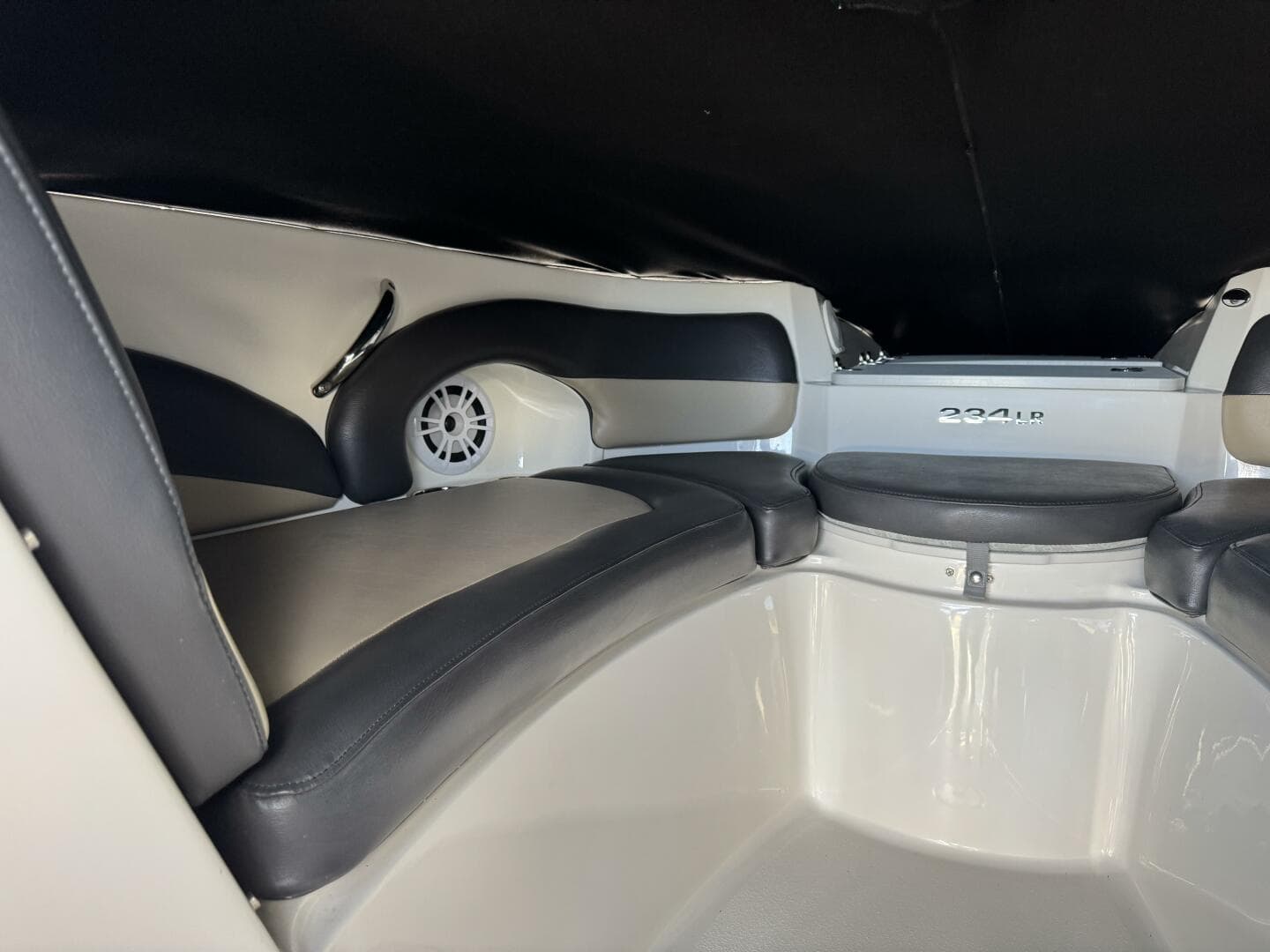 2019 Stingray 234 Lr — photo 18