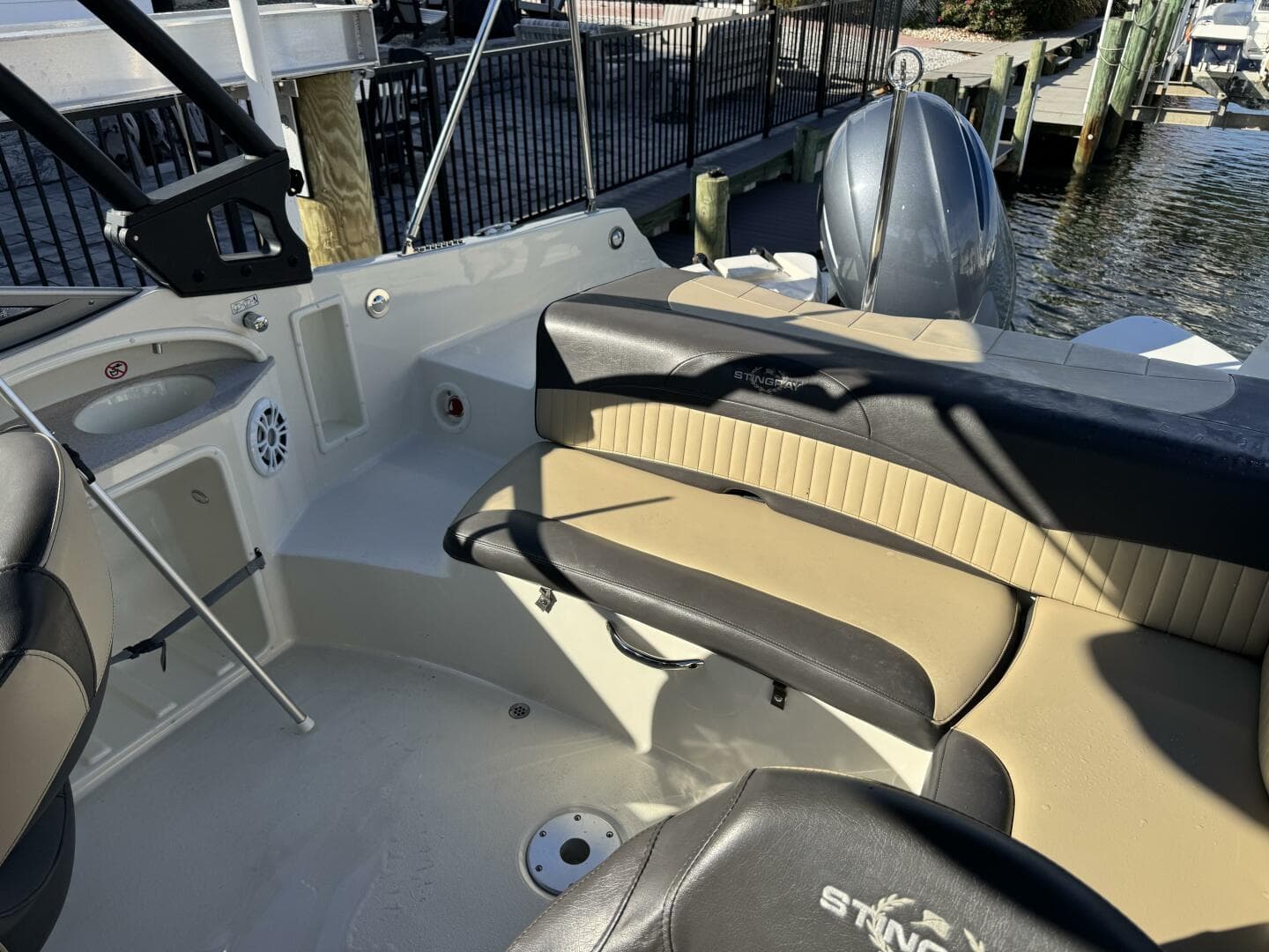 2019 Stingray 234 Lr — photo 9