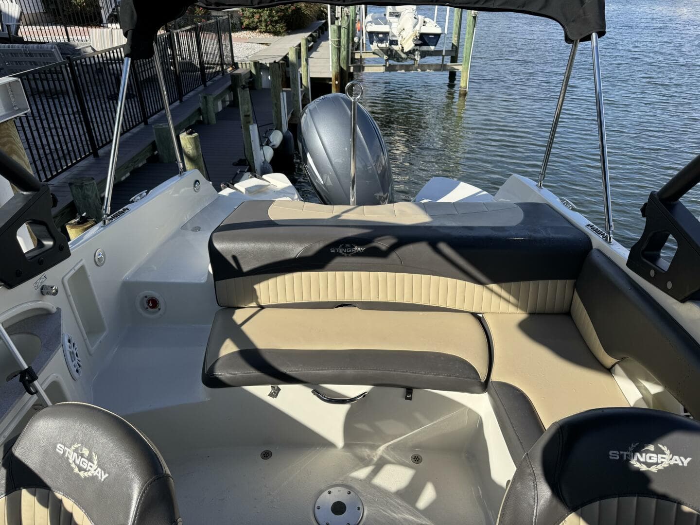 2019 Stingray 234 Lr — photo 8