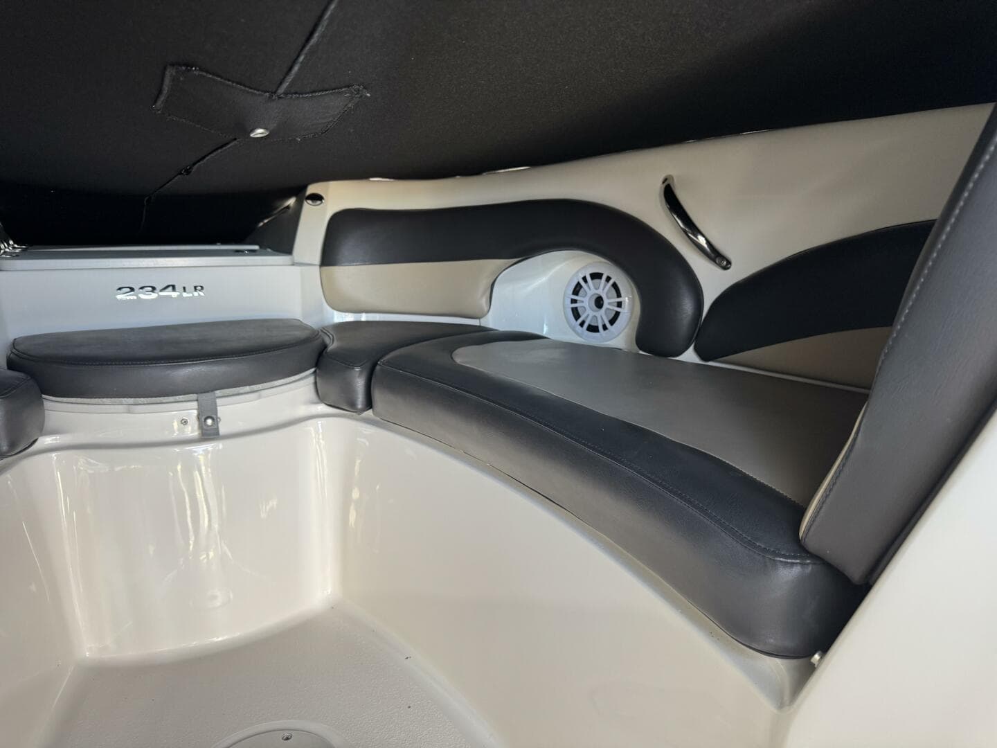 2019 Stingray 234 Lr — photo 17