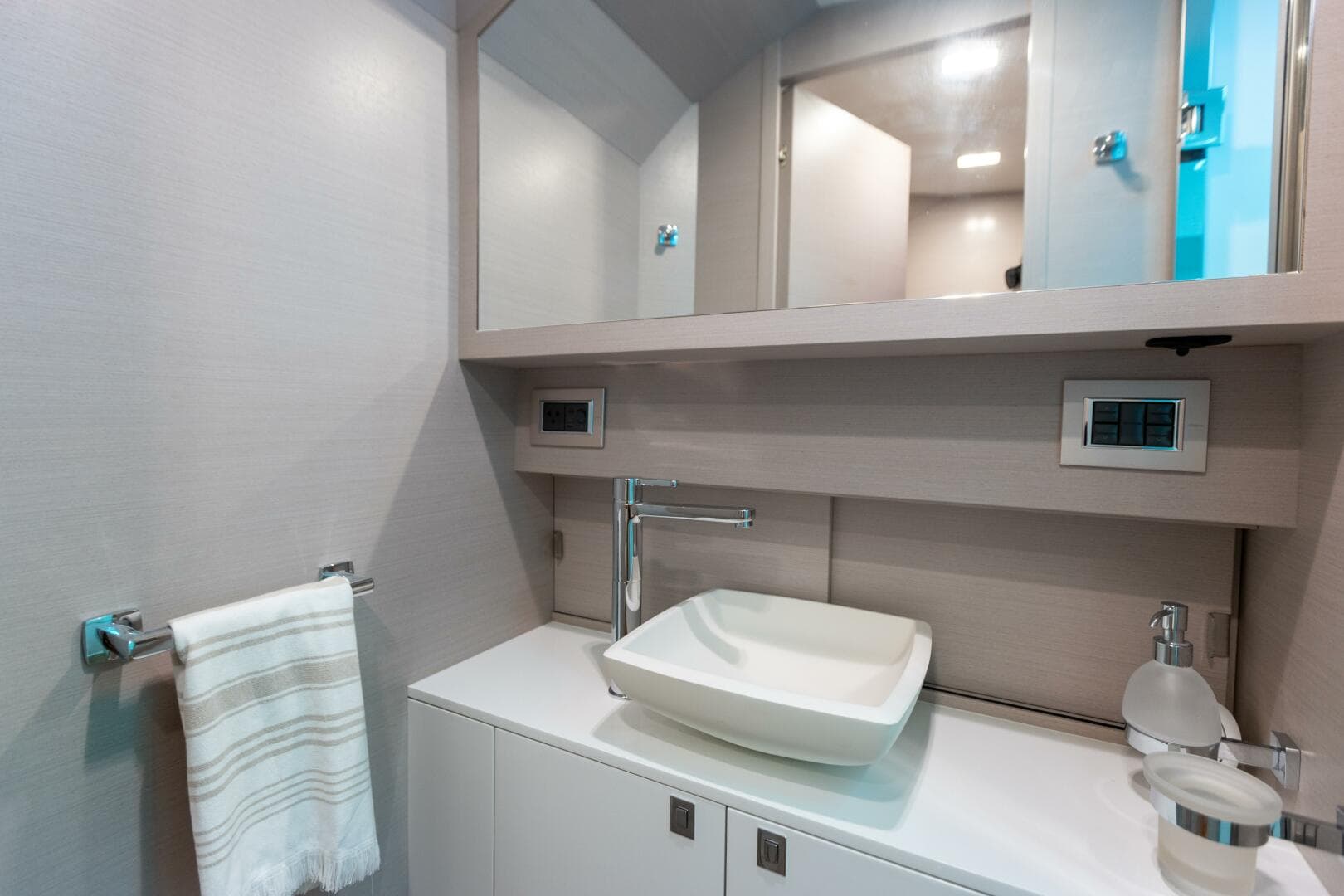 2025 Sacs Rebel 47 — photo 13