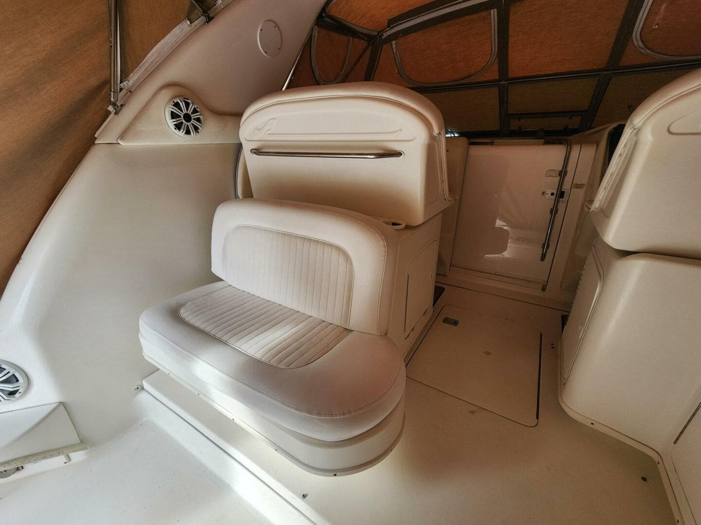 2000 Sea Ray 330 Express Cruiser — photo 8