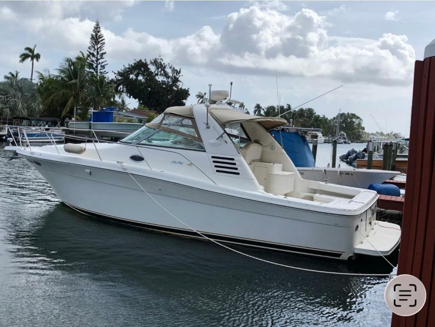 2000 Sea Ray 330 Express Cruiser — photo 1