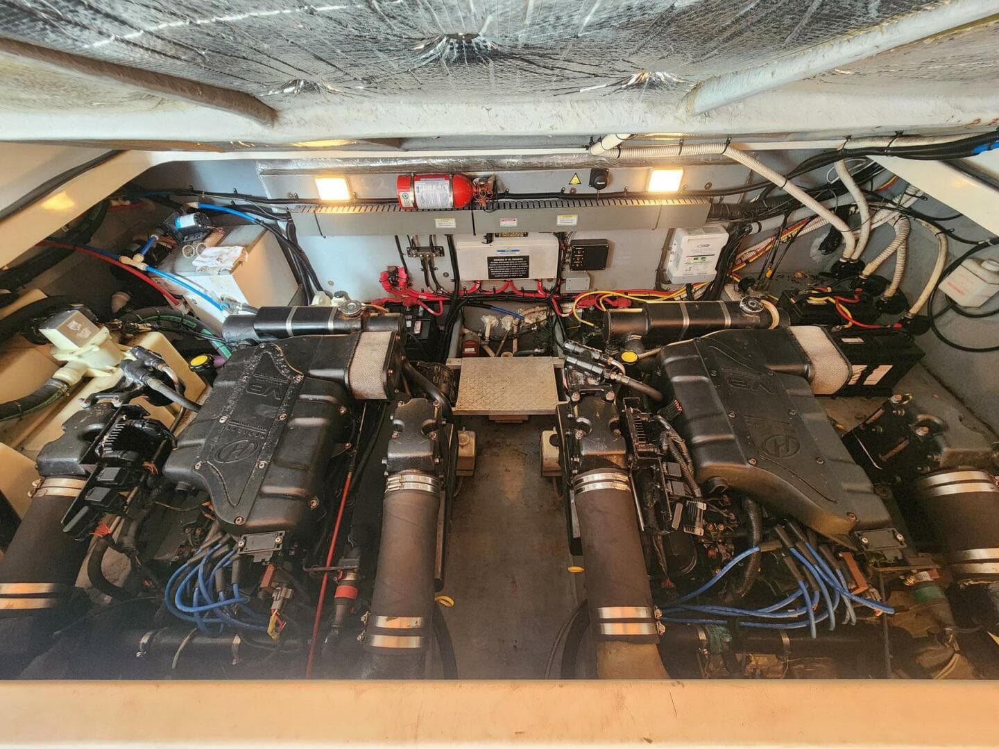 2000 Sea Ray 330 Express Cruiser — photo 10