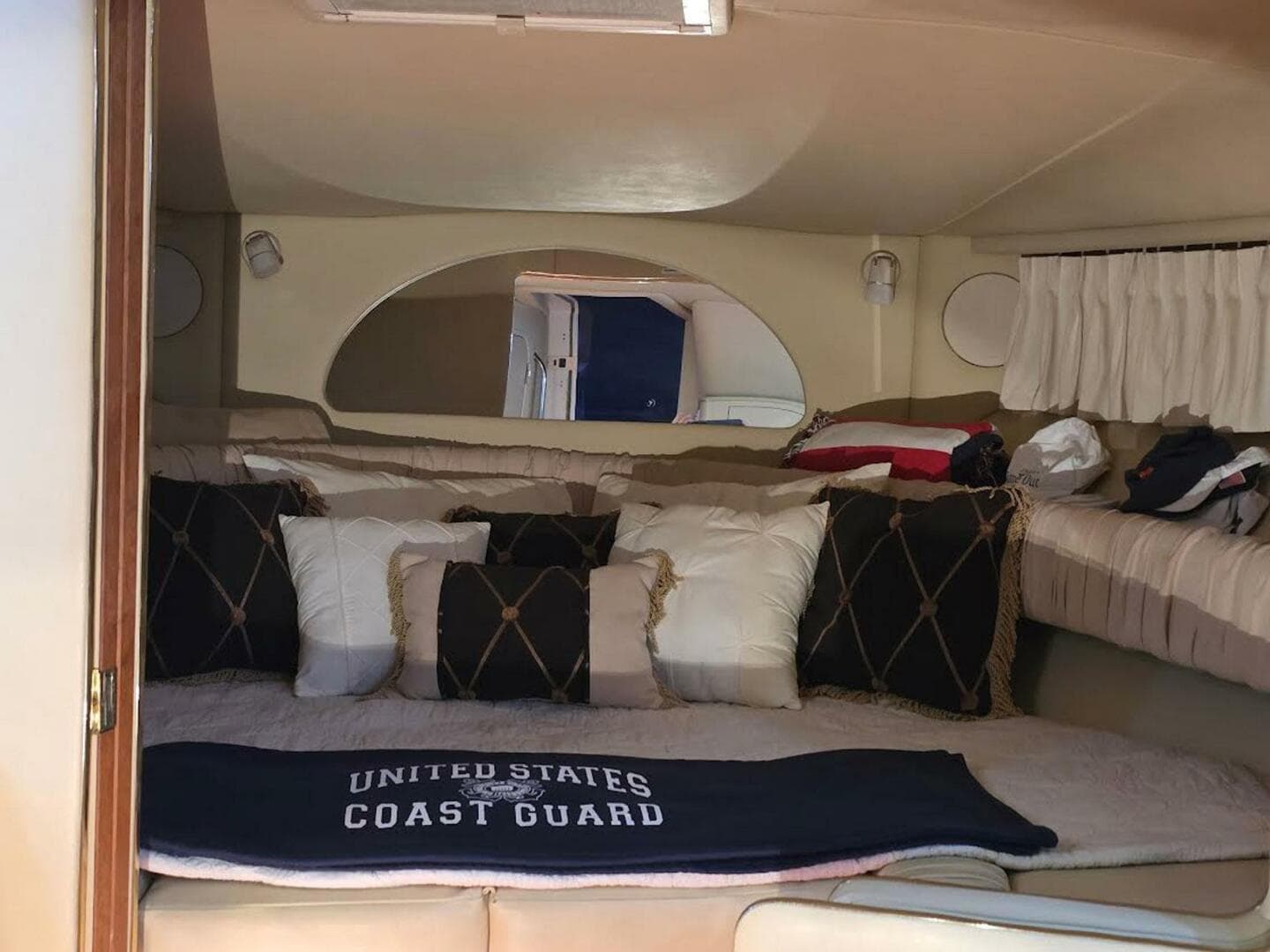 2000 Sea Ray 330 Express Cruiser — photo 4