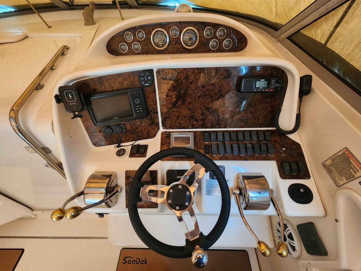 2000 Sea Ray 330 Express Cruiser — photo 6