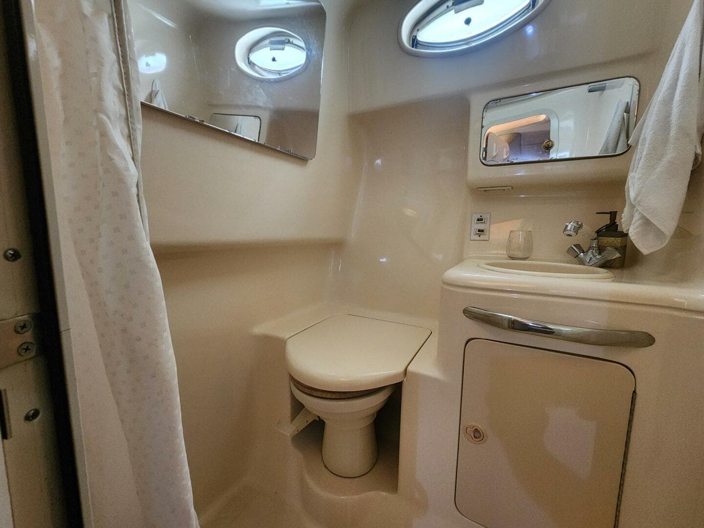 2000 Sea Ray 330 Express Cruiser — photo 5