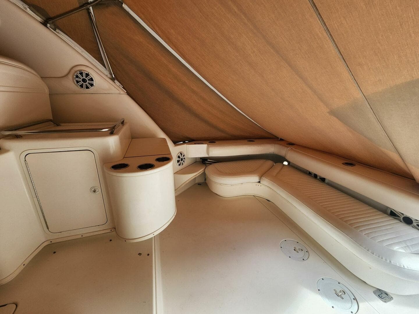 2000 Sea Ray 330 Express Cruiser — photo 9