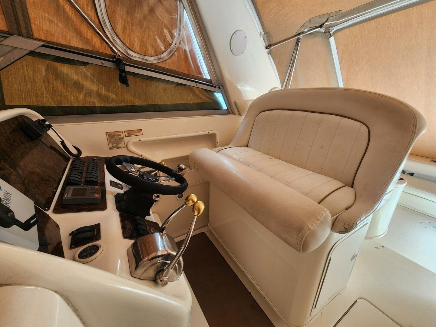 2000 Sea Ray 330 Express Cruiser — photo 7