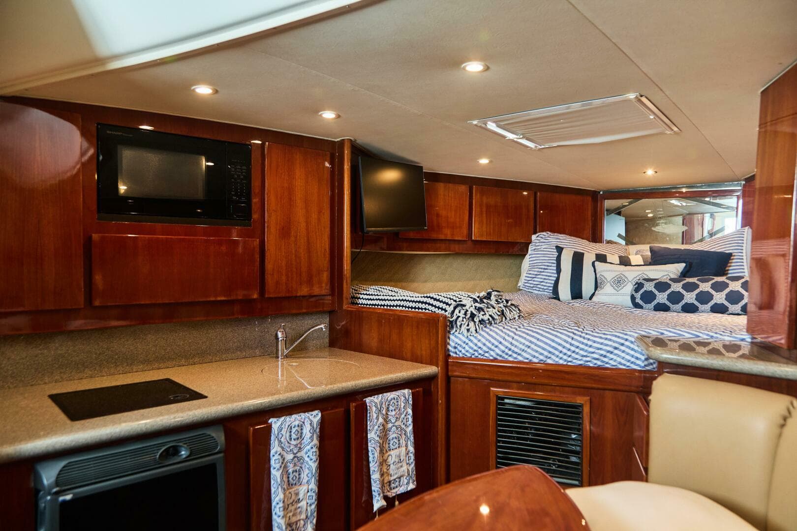 2003 Egg Harbor Predator Express — photo 13