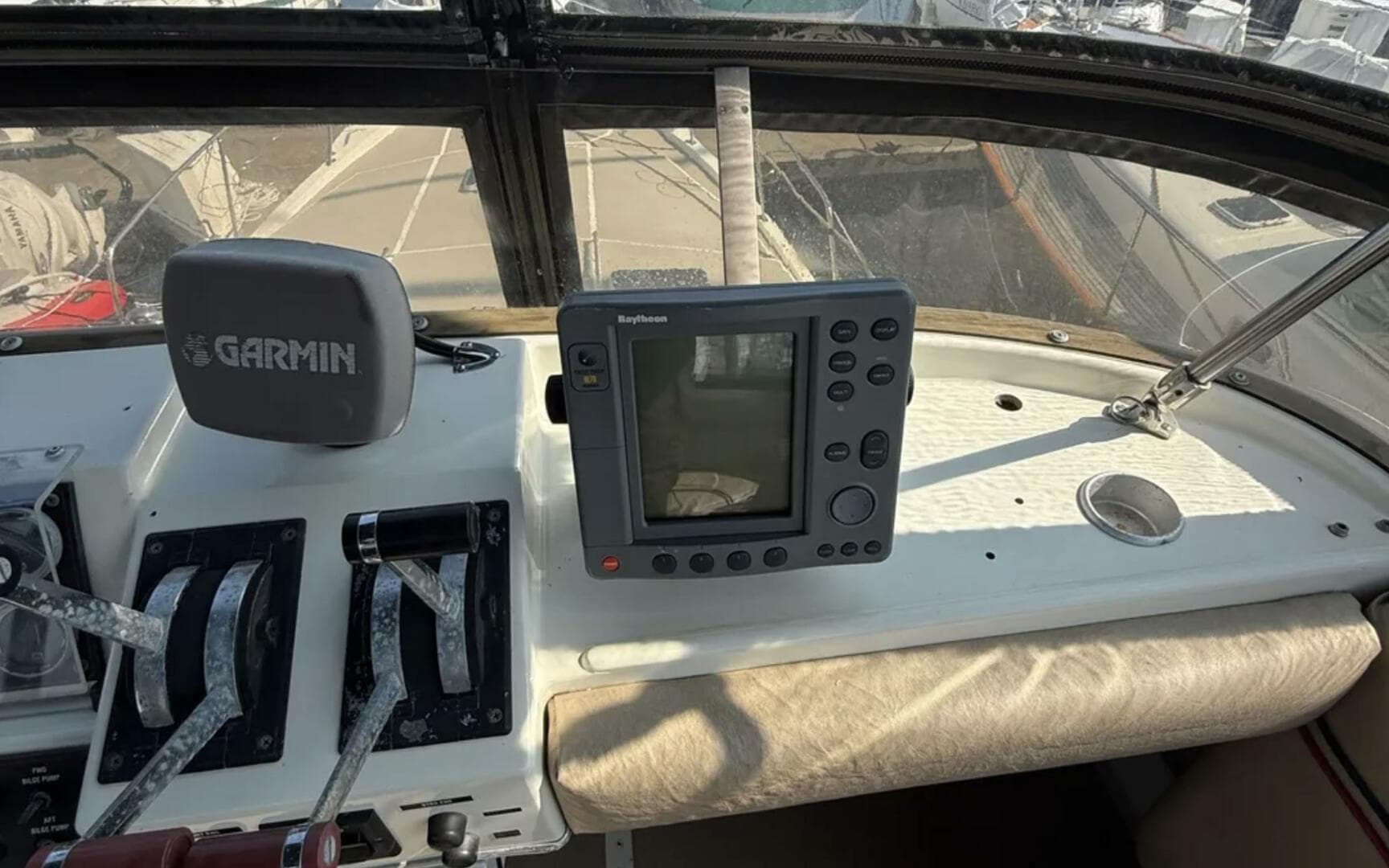 1983 Bayliner 3870 — photo 14