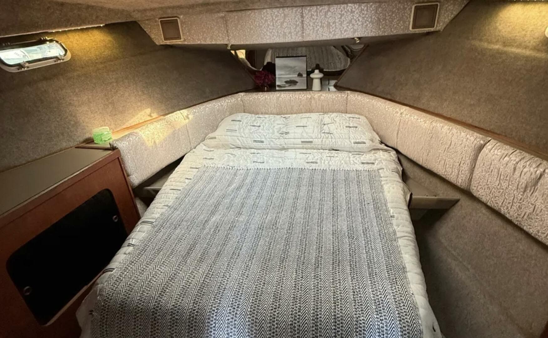 1983 Bayliner 3870 — photo 8