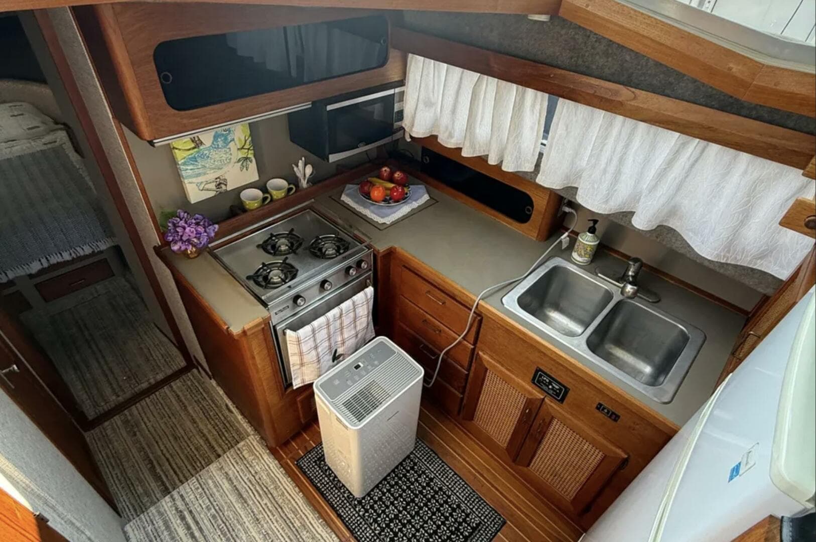 1983 Bayliner 3870 — photo 5