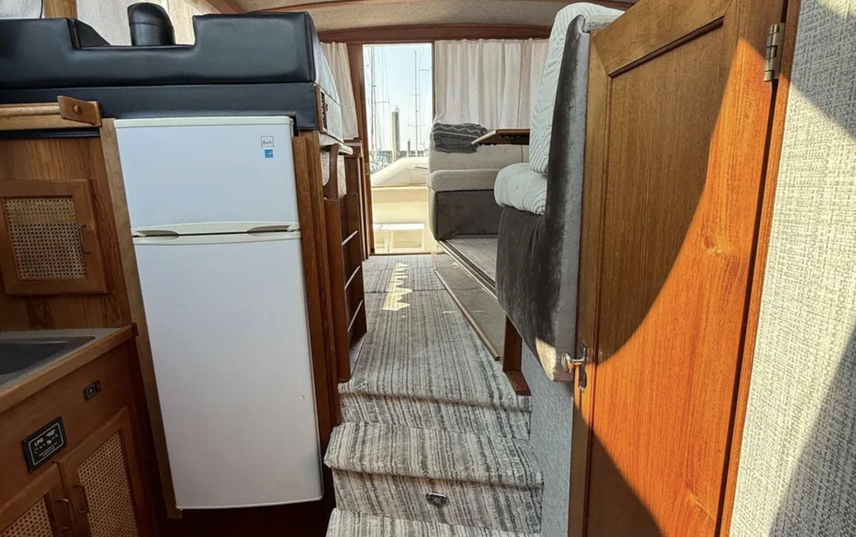 1983 Bayliner 3870 — photo 6