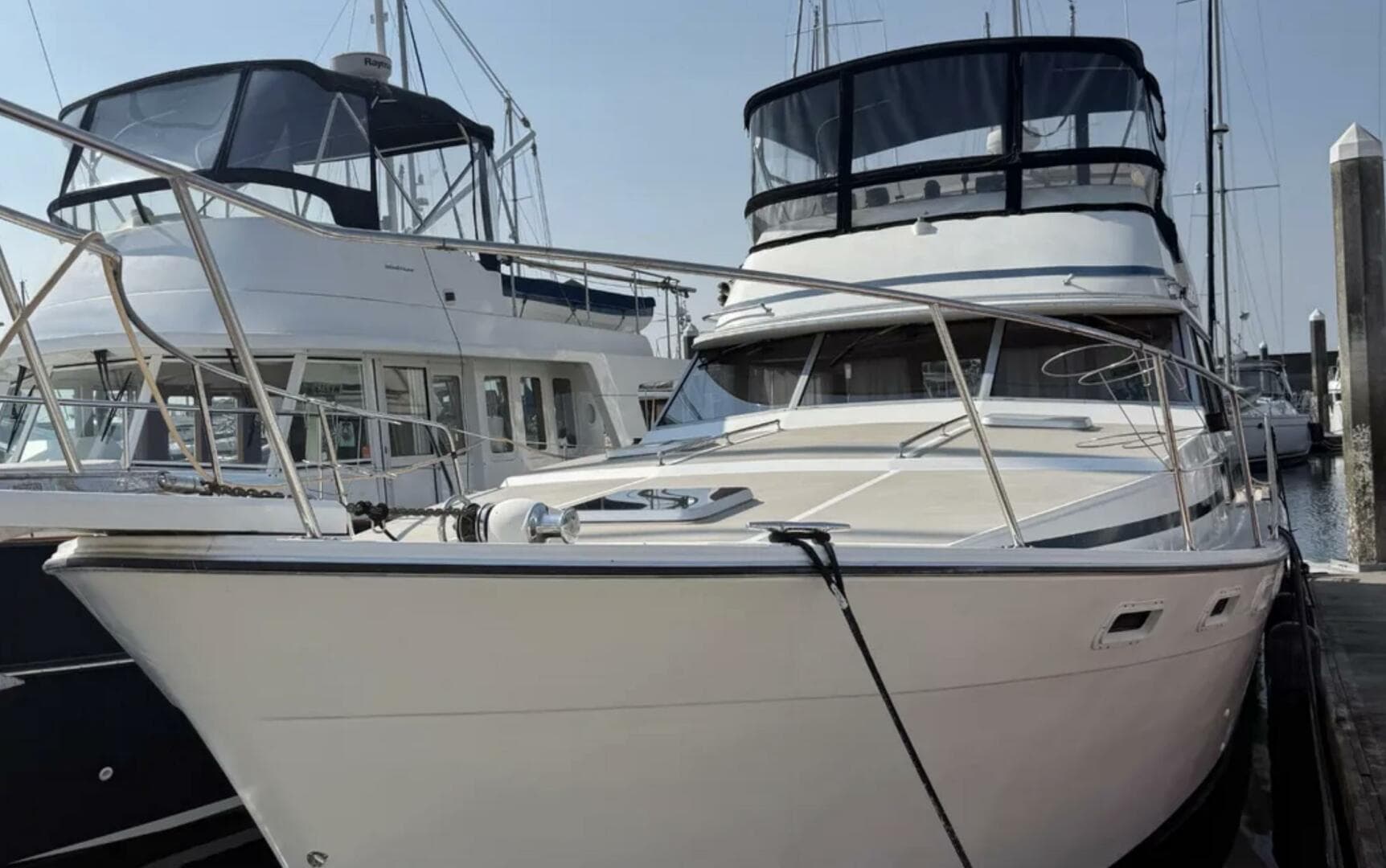 1983 Bayliner 3870 — photo 2
