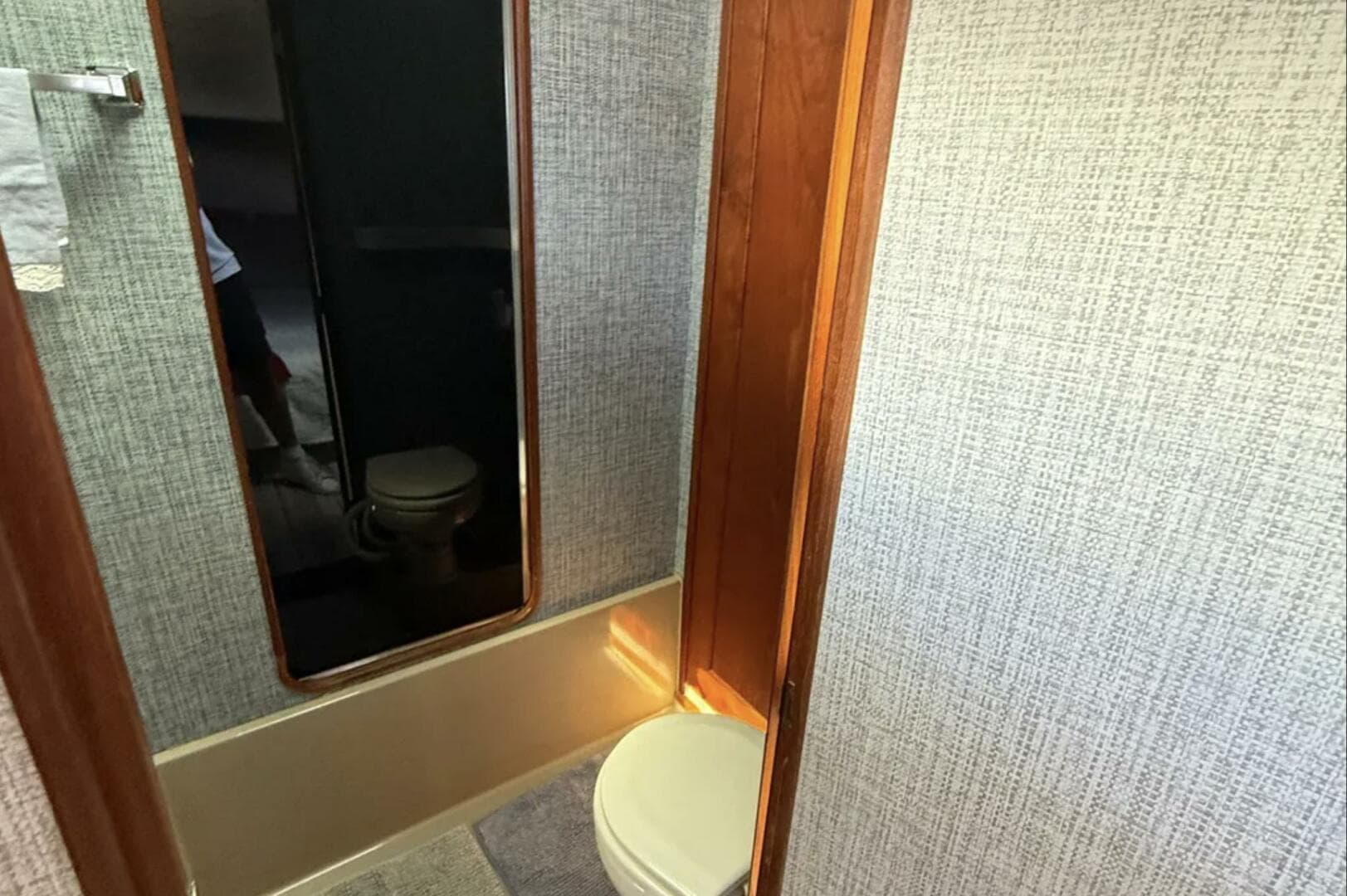 1983 Bayliner 3870 — photo 11