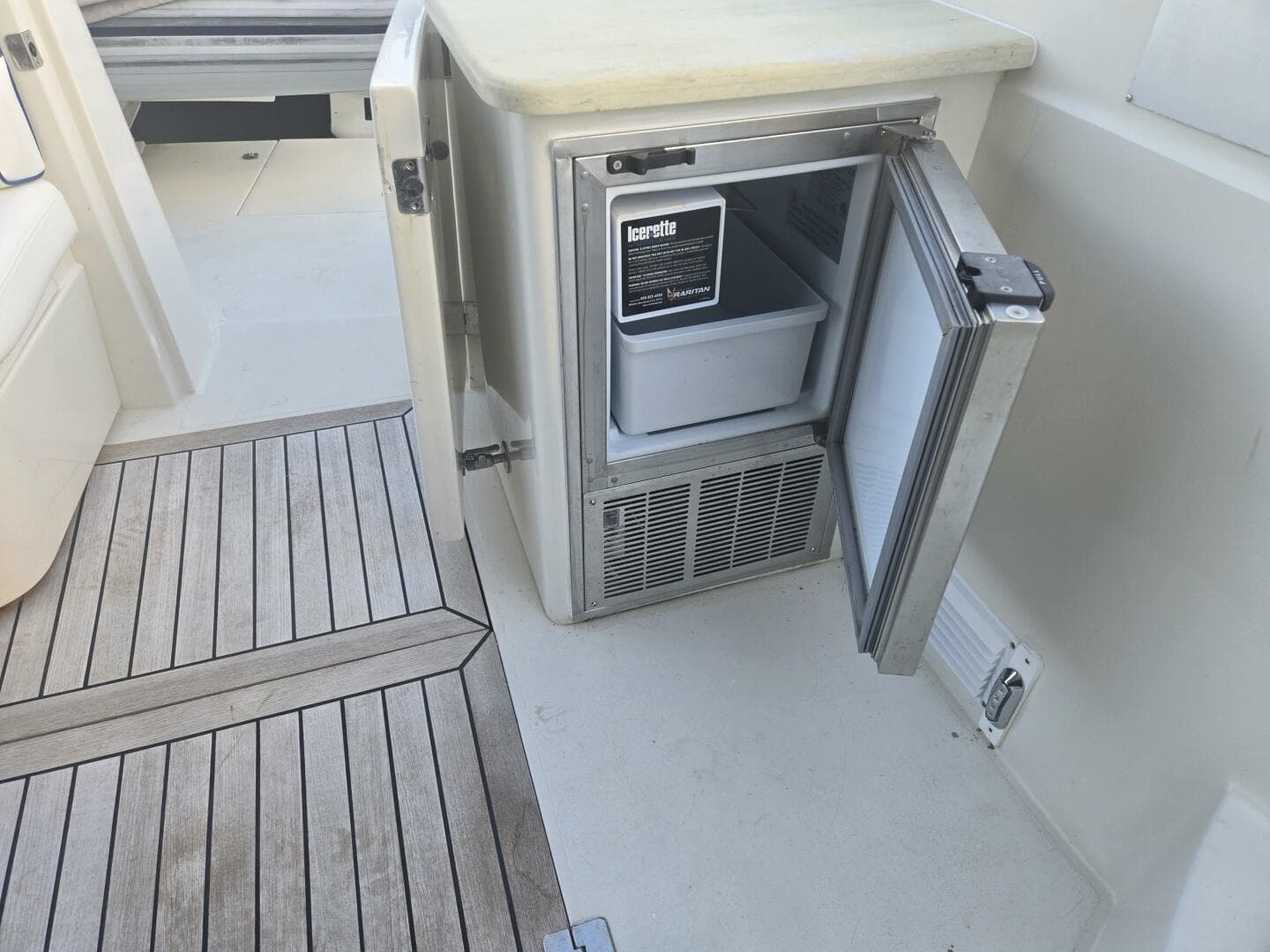 1997 Sunseeker Manhattan 48 — photo 19