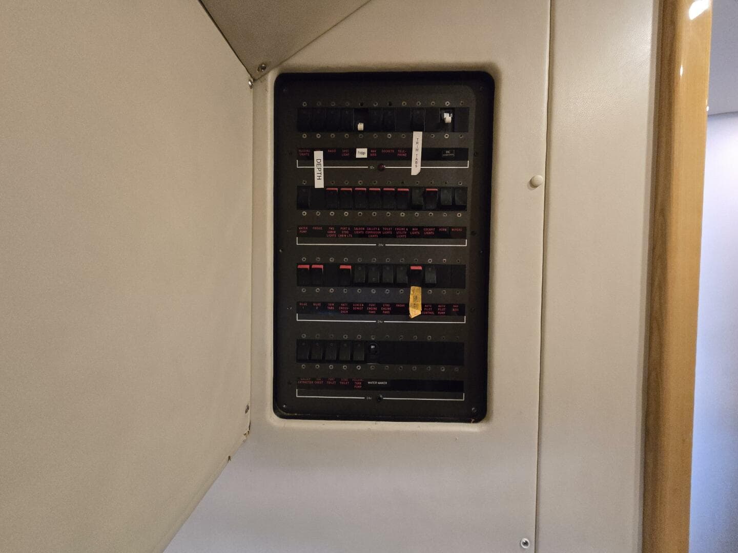 1997 Sunseeker Manhattan 48 — photo 35