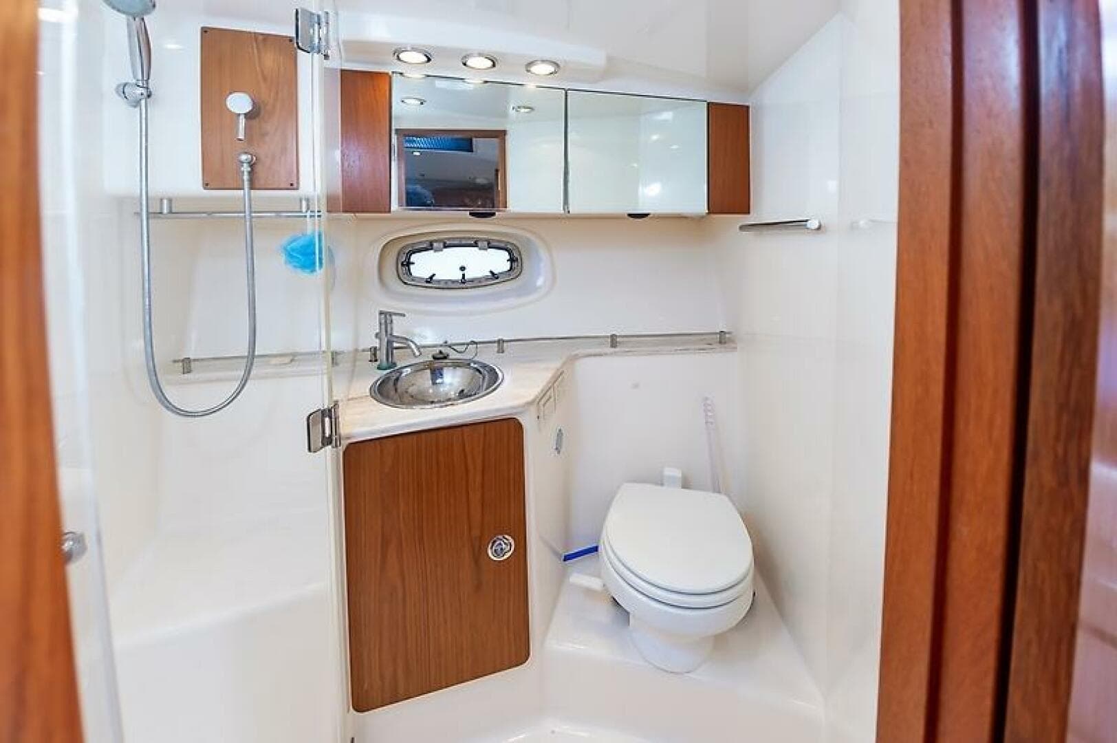 2015 Tiara Yachts 39 Coronet — photo 31