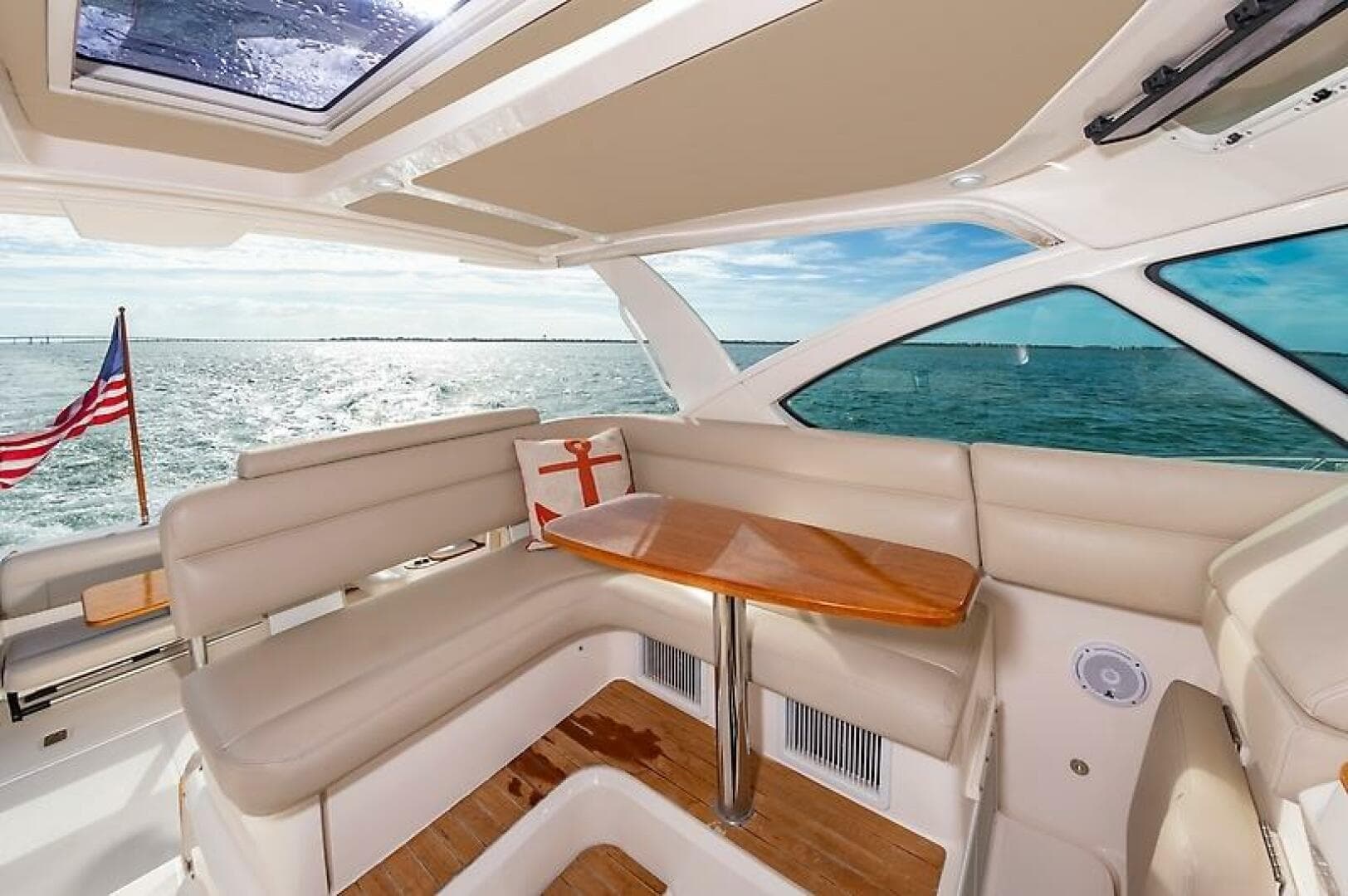 2015 Tiara Yachts 39 Coronet — photo 18